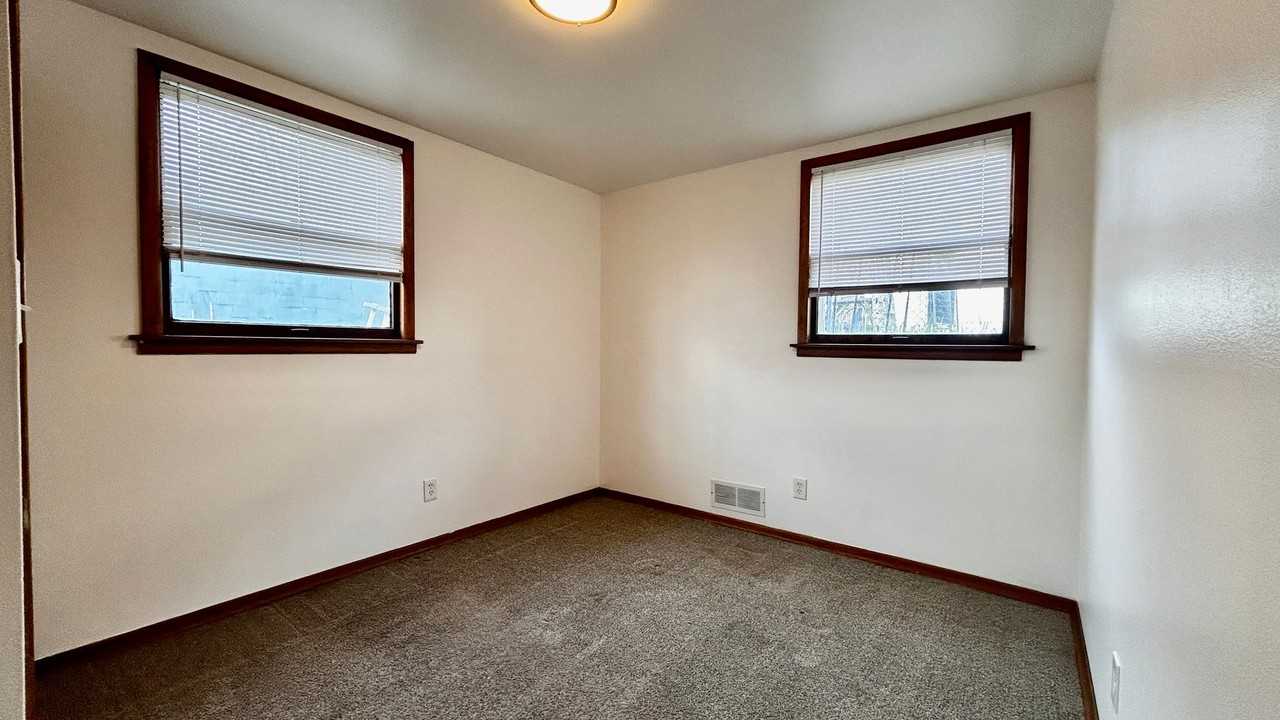 2901 E Wellesley Ave #3 - Photo 5 of 6