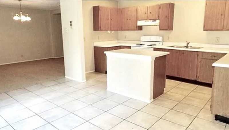 7422 Radford Trl - Photo 2 of 13