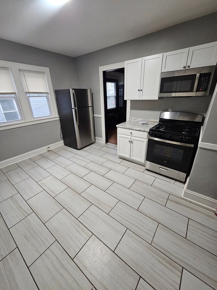 4280 E 124th St #1 - Photo 3 of 15
