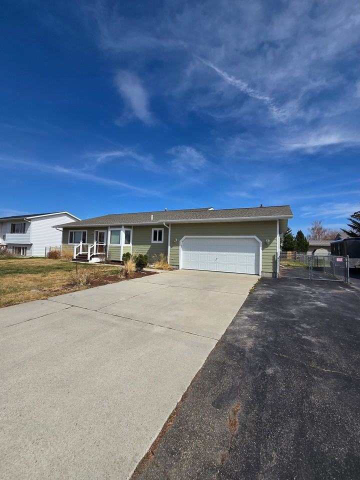 2675 Pike Dr - Photo 2 of 20