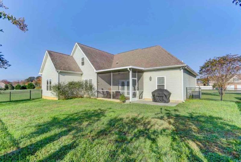 804 Commonwealth Ave - Photo 2 of 16