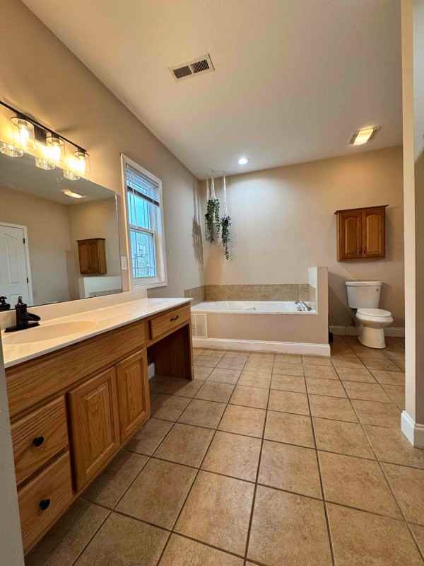 804 Commonwealth Ave - Photo 5 of 16