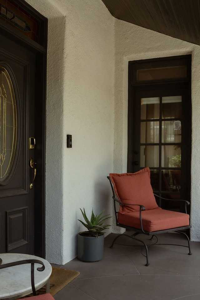 112 E 16th St - Photo 2 of 20