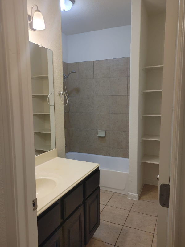 1097 Violet Ln - Photo 4 of 10