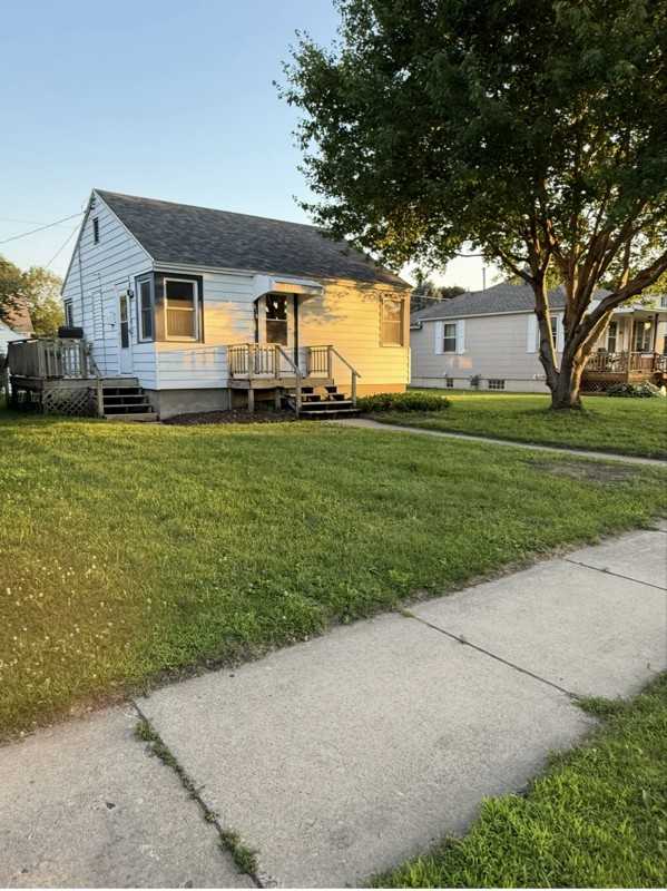 817 E Water St - Photo 2 of 12