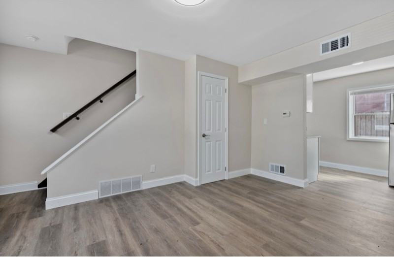 464 E Norwich Ave #D - Photo 3 of 20