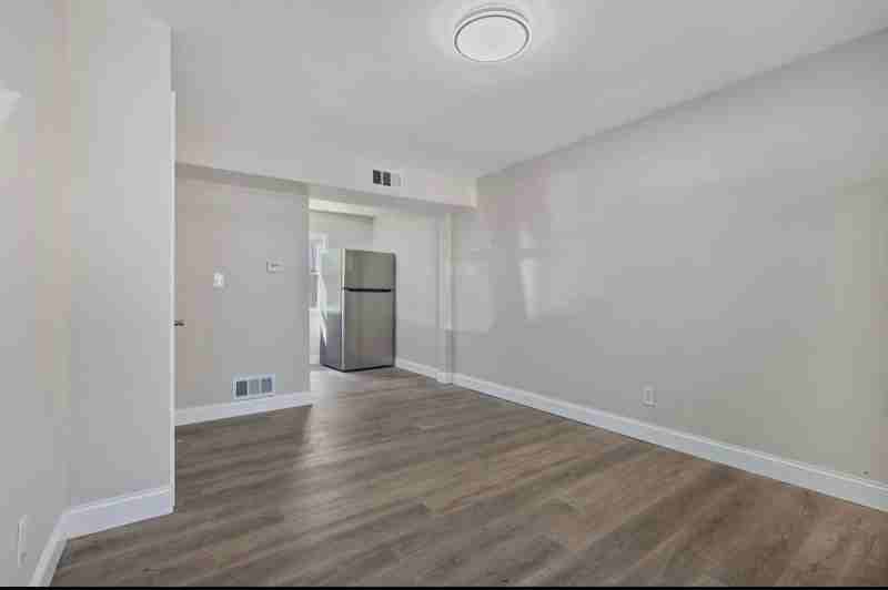 464 E Norwich Ave #D - Photo 4 of 20