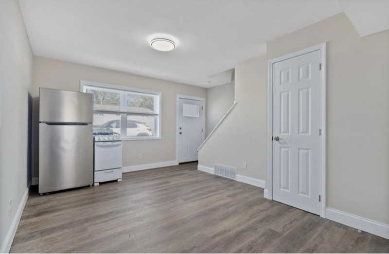 464 E Norwich Ave #D - Photo 5 of 20