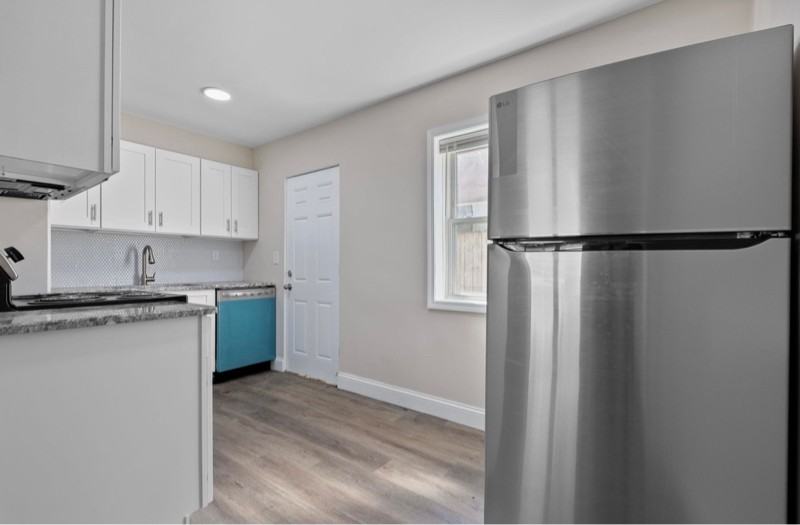 464 E Norwich Ave #D - Photo 6 of 20