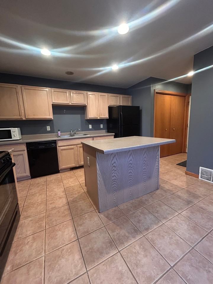 1829 Girard Ave N #B - Photo 6 of 20