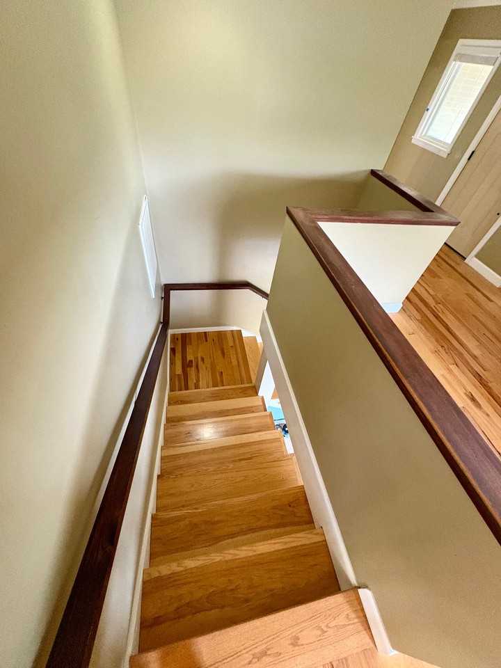 732 Hillgate St - Photo 6 of 8