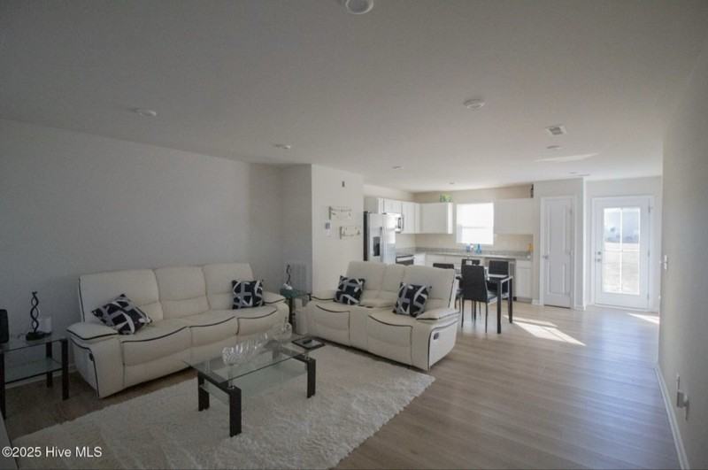 8950 Shallow Creek Trl - Photo 4 of 20