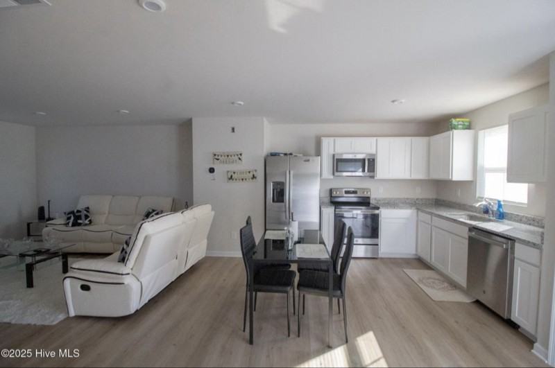 8950 Shallow Creek Trl - Photo 5 of 20