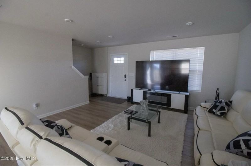 8950 Shallow Creek Trl - Photo 7 of 20