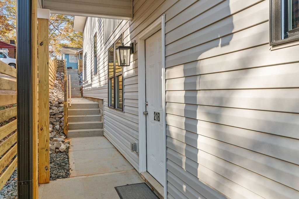 21 Cody St #B - Photo 4 of 16