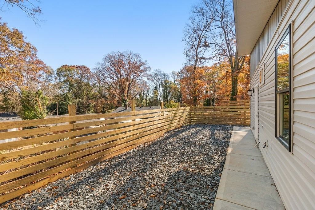 21 Cody St #B - Photo 5 of 16