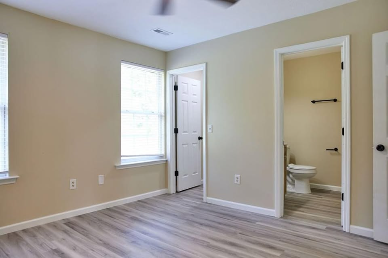 111 Lora Ln #B - Photo 3 of 12