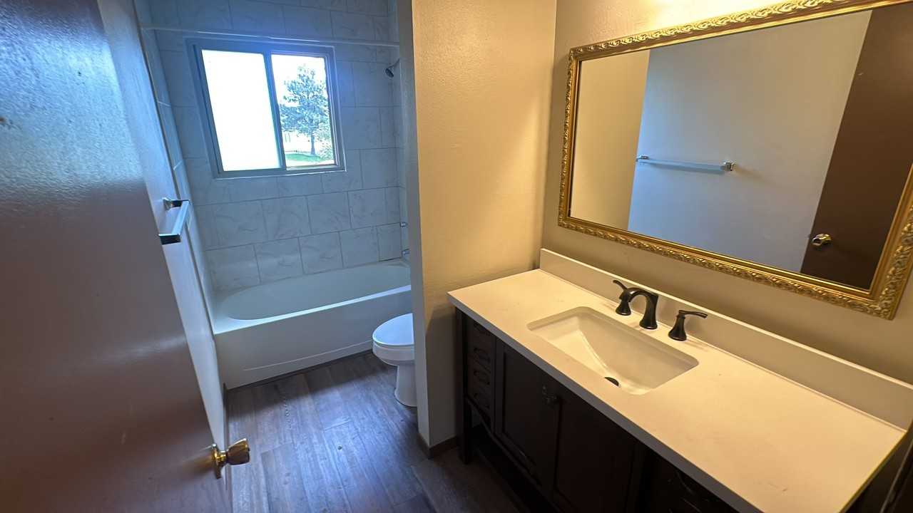 1210 Iowa Ave - Photo 7 of 9