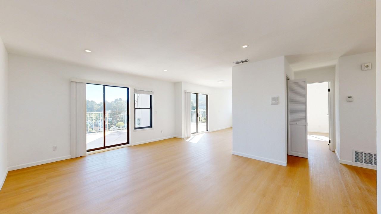 2031 Castro St #32 - Photo 3 of 14