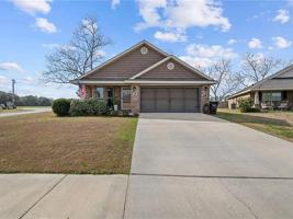 featured image of 16029 Trace Dr