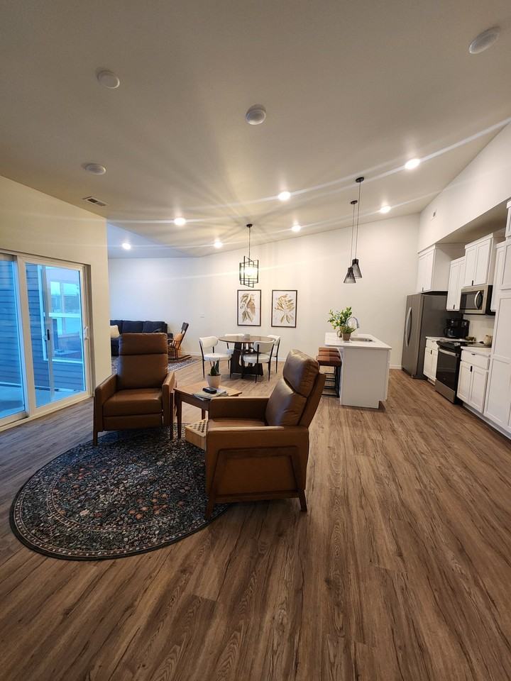 812 7th St Sw #A - Photo 2 of 16