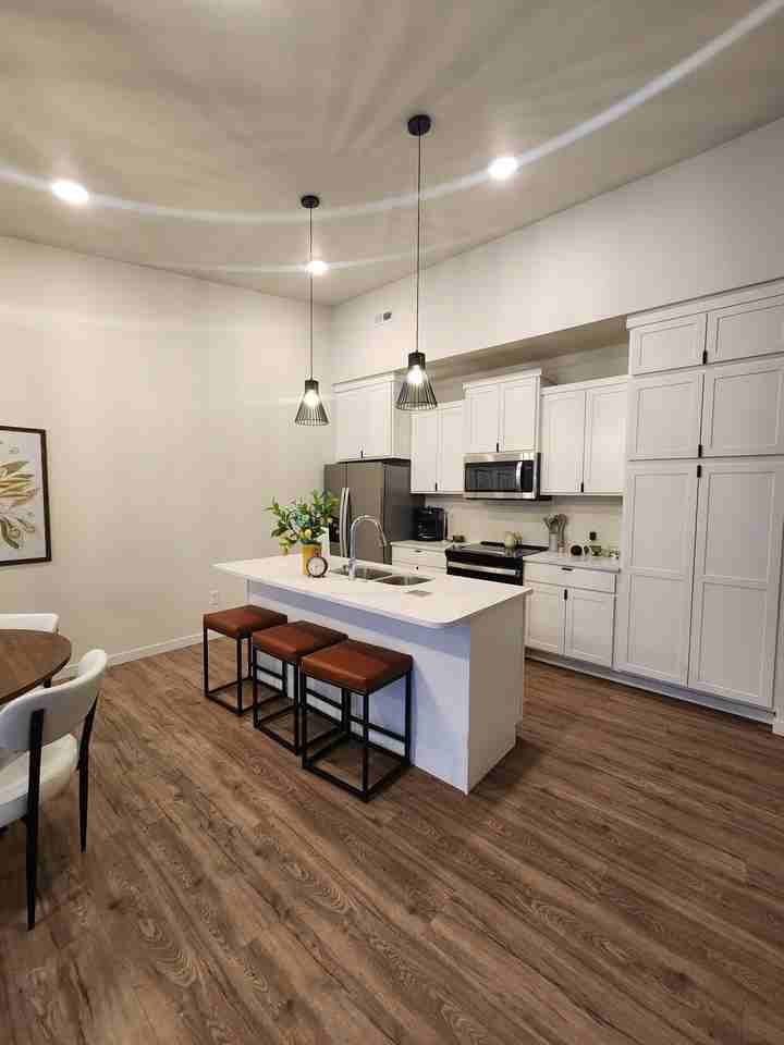 812 7th St Sw #A - Photo 3 of 16