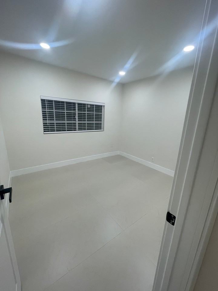3608 W Valencia Dr - Photo 2 of 12