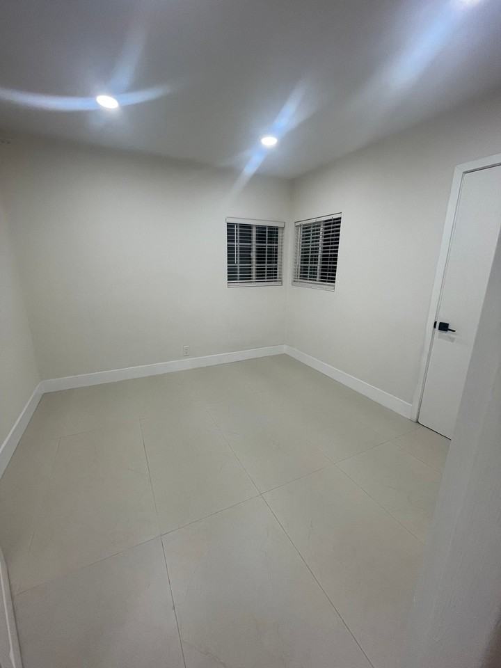 3608 W Valencia Dr - Photo 3 of 12