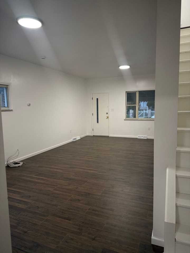 1131 Knox St - Photo 2 of 21