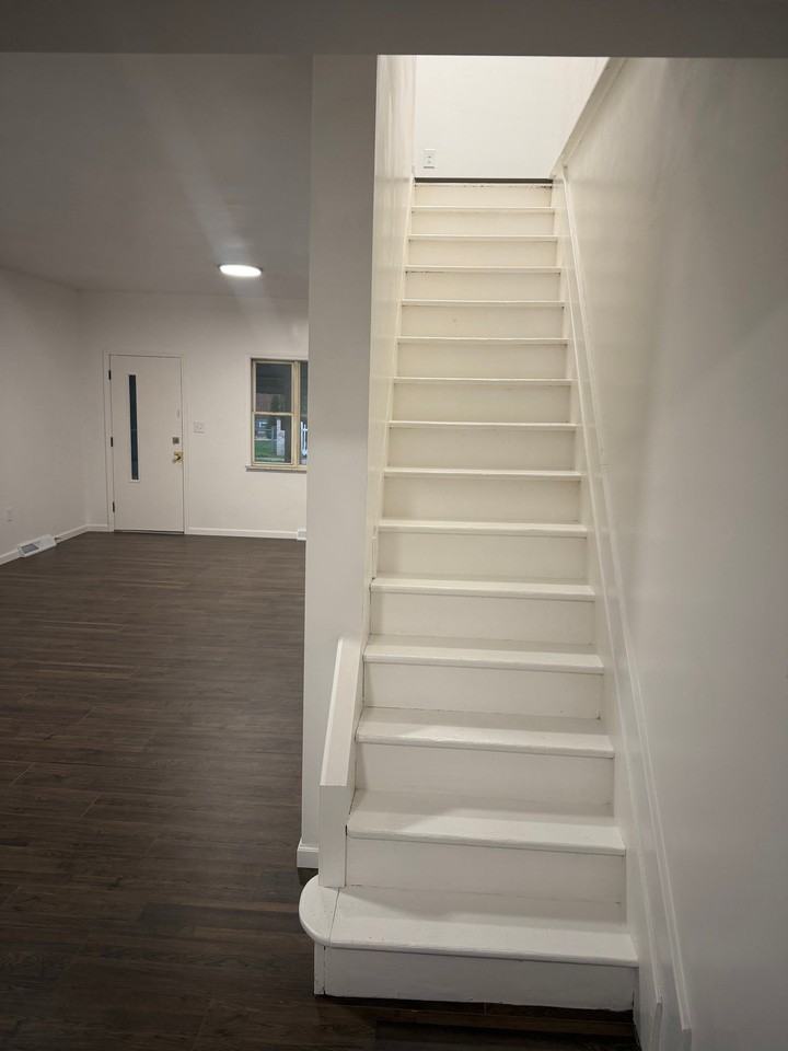 1131 Knox St - Photo 3 of 21