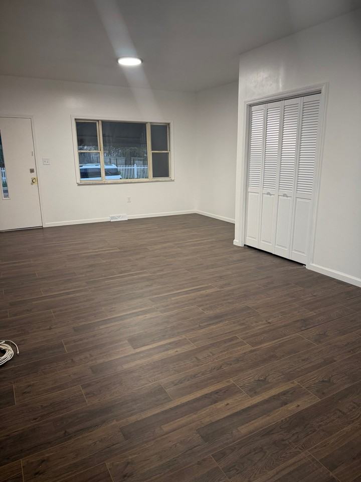 1131 Knox St - Photo 4 of 21