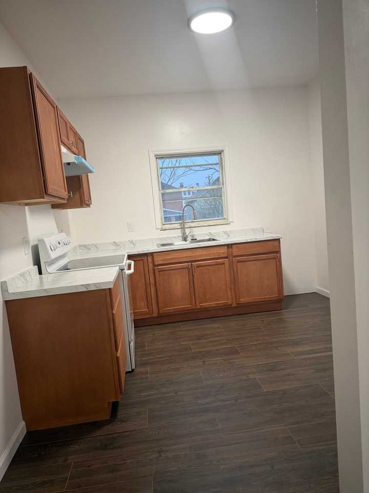 1131 Knox St - Photo 7 of 21