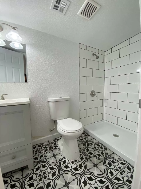 2533 S Olivia Ave - Photo 3 of 8