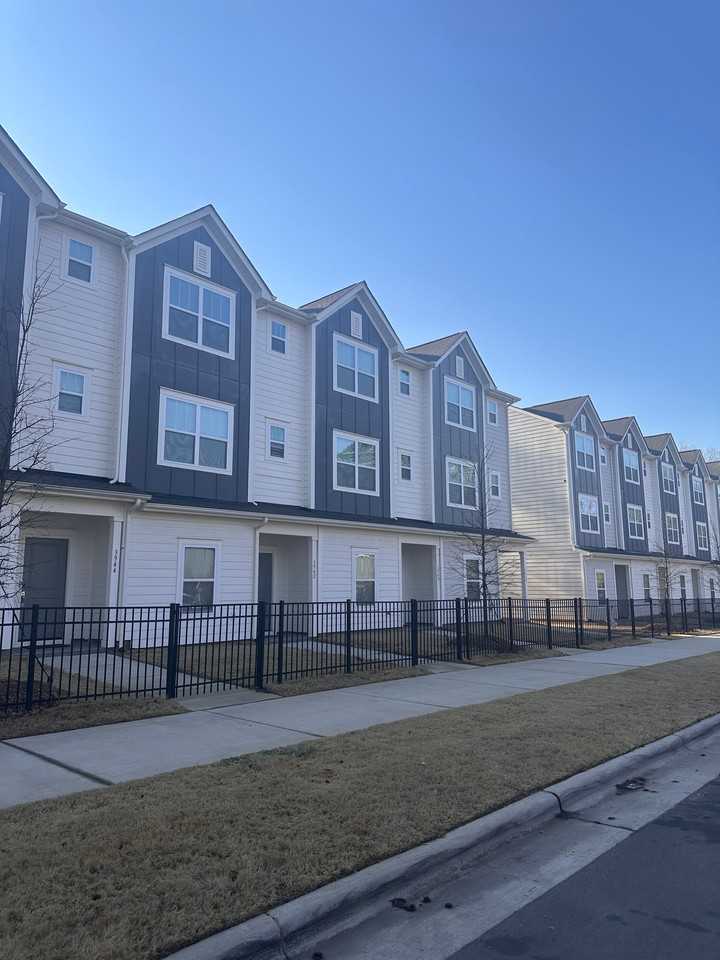 3946 Winterfield Pl - Photo 6 of 10