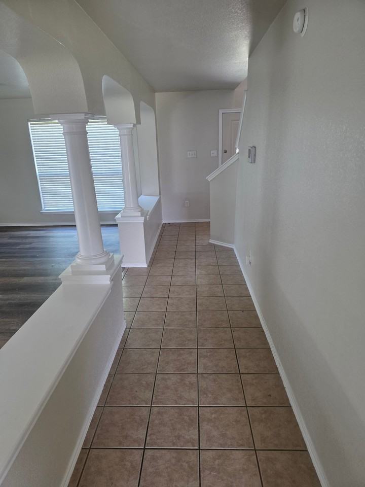 5906 Chuckwagon Cir - Photo 3 of 7