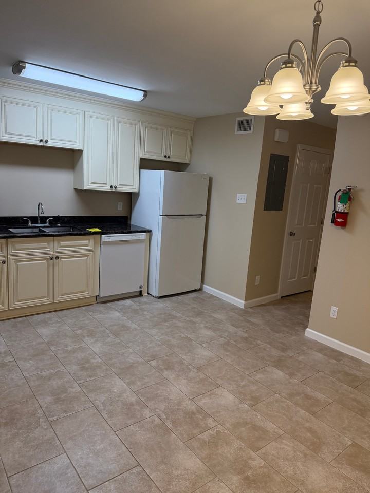 4832 Finch St #A - Photo 4 of 18