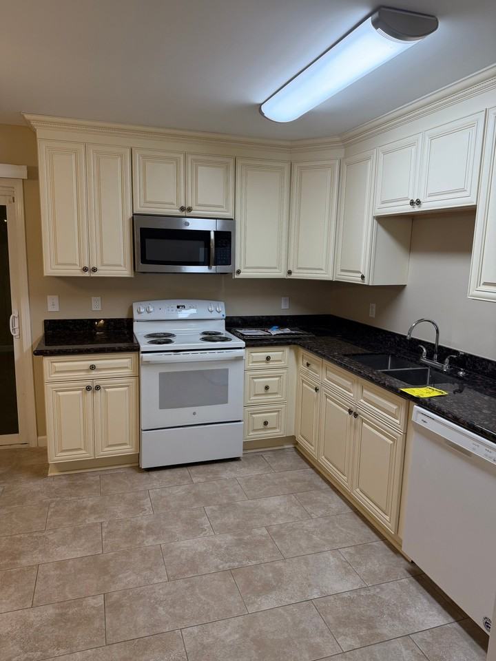 4832 Finch St #A - Photo 5 of 18