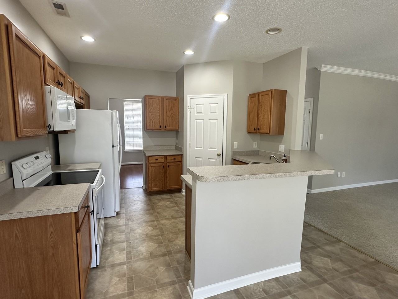 8017 Hill N Dale Dr - Photo 4 of 19