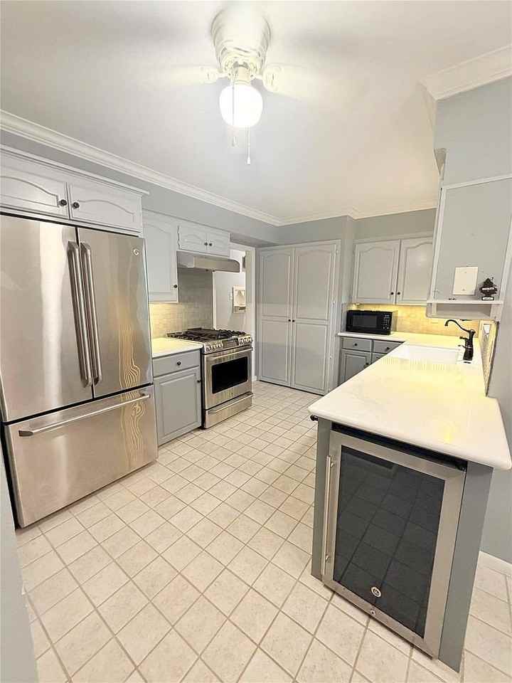 4833 Hazelton St - Photo 3 of 11