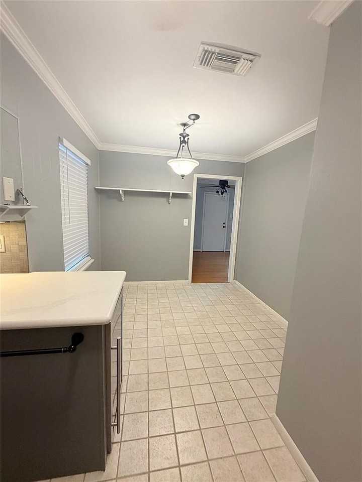 4833 Hazelton St - Photo 4 of 11