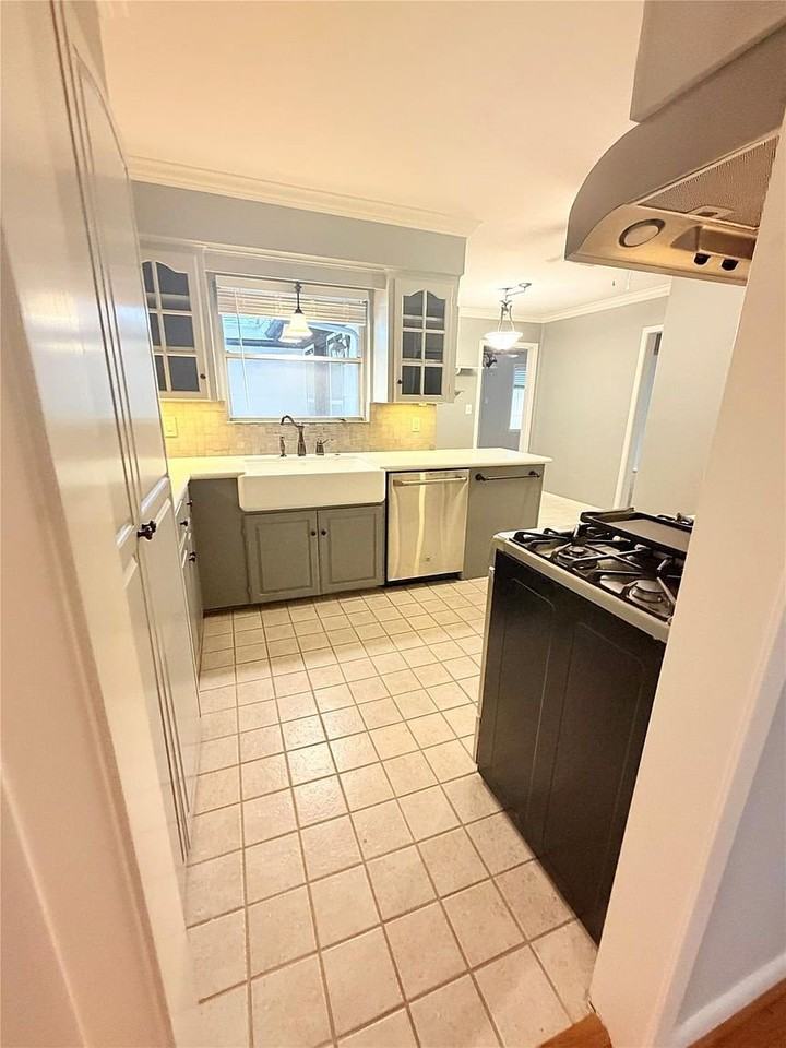 4833 Hazelton St - Photo 5 of 11