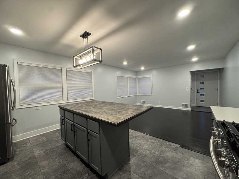 3303 Johnson St Ne - Photo 3 of 10