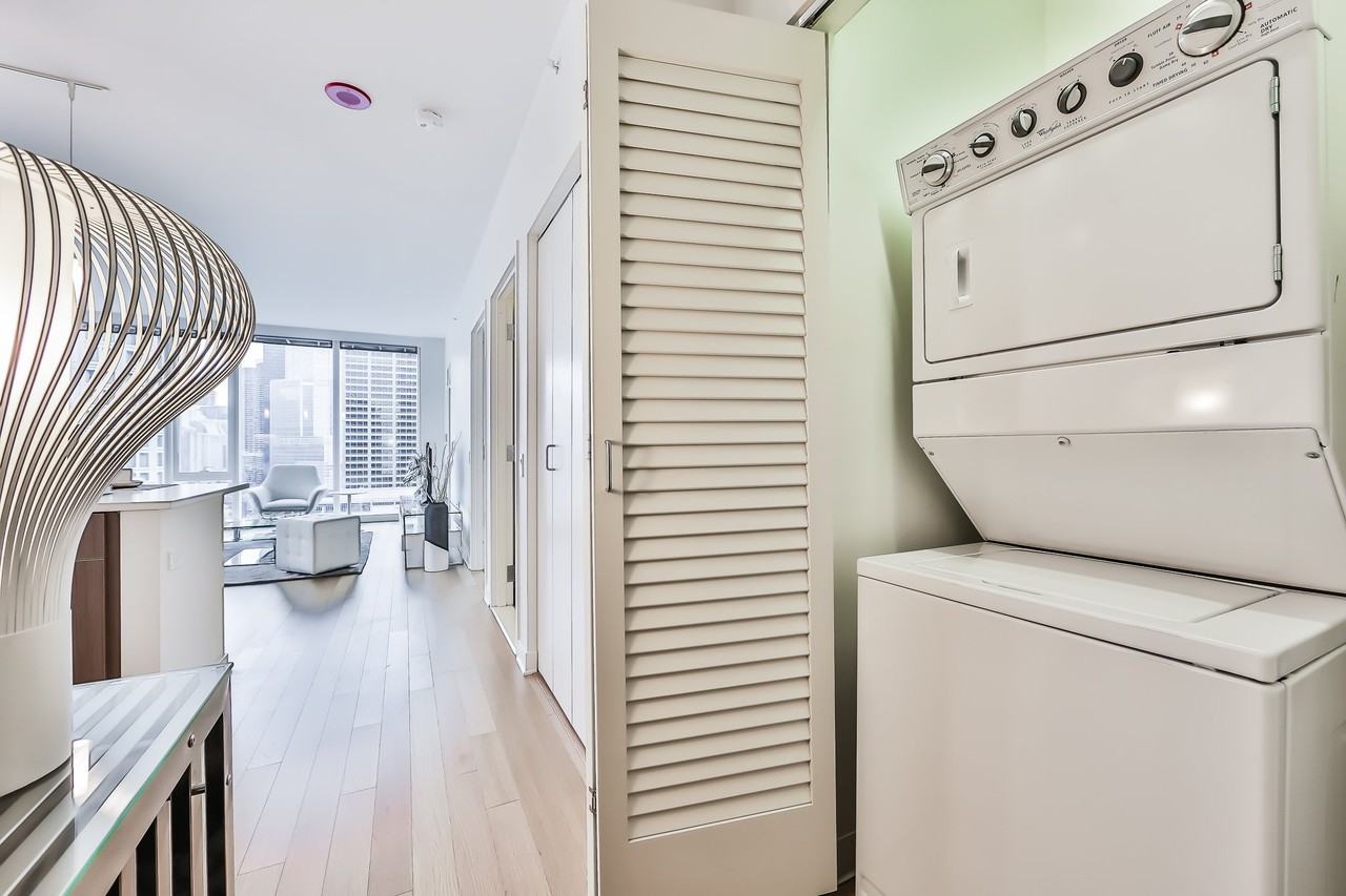 352 E North Water St - Photo 3 of 19