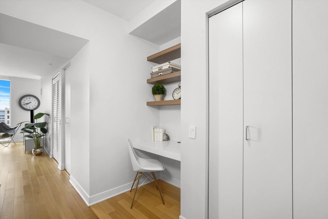 352 E North Water St - Photo 4 of 19