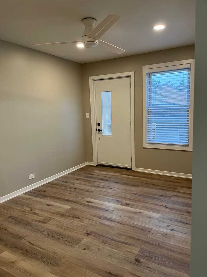 5327 S Nashville Ave #2NFFLREAR - Photo 3 of 3