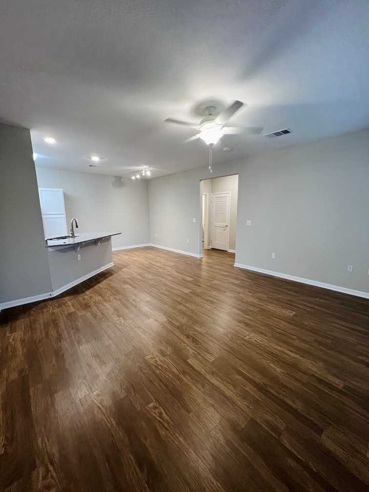 351 Landing Ridge Dr #1011 - Photo 2 of 9