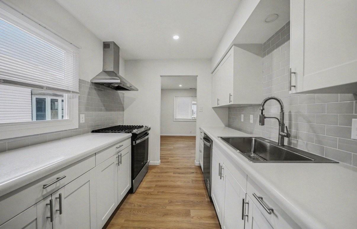 613 N Ashland Ave - Photo 2 of 10