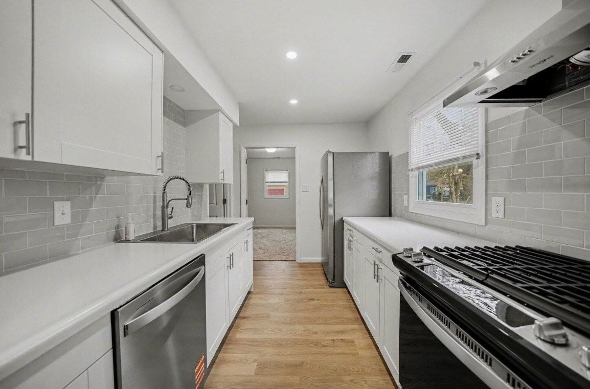 613 N Ashland Ave - Photo 3 of 10