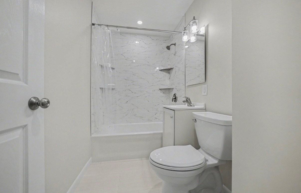 613 N Ashland Ave - Photo 4 of 10