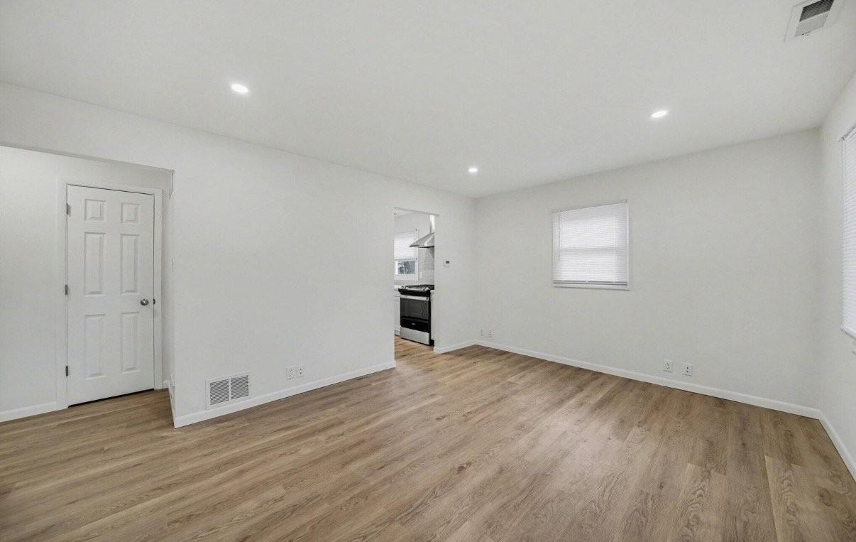 613 N Ashland Ave - Photo 5 of 10